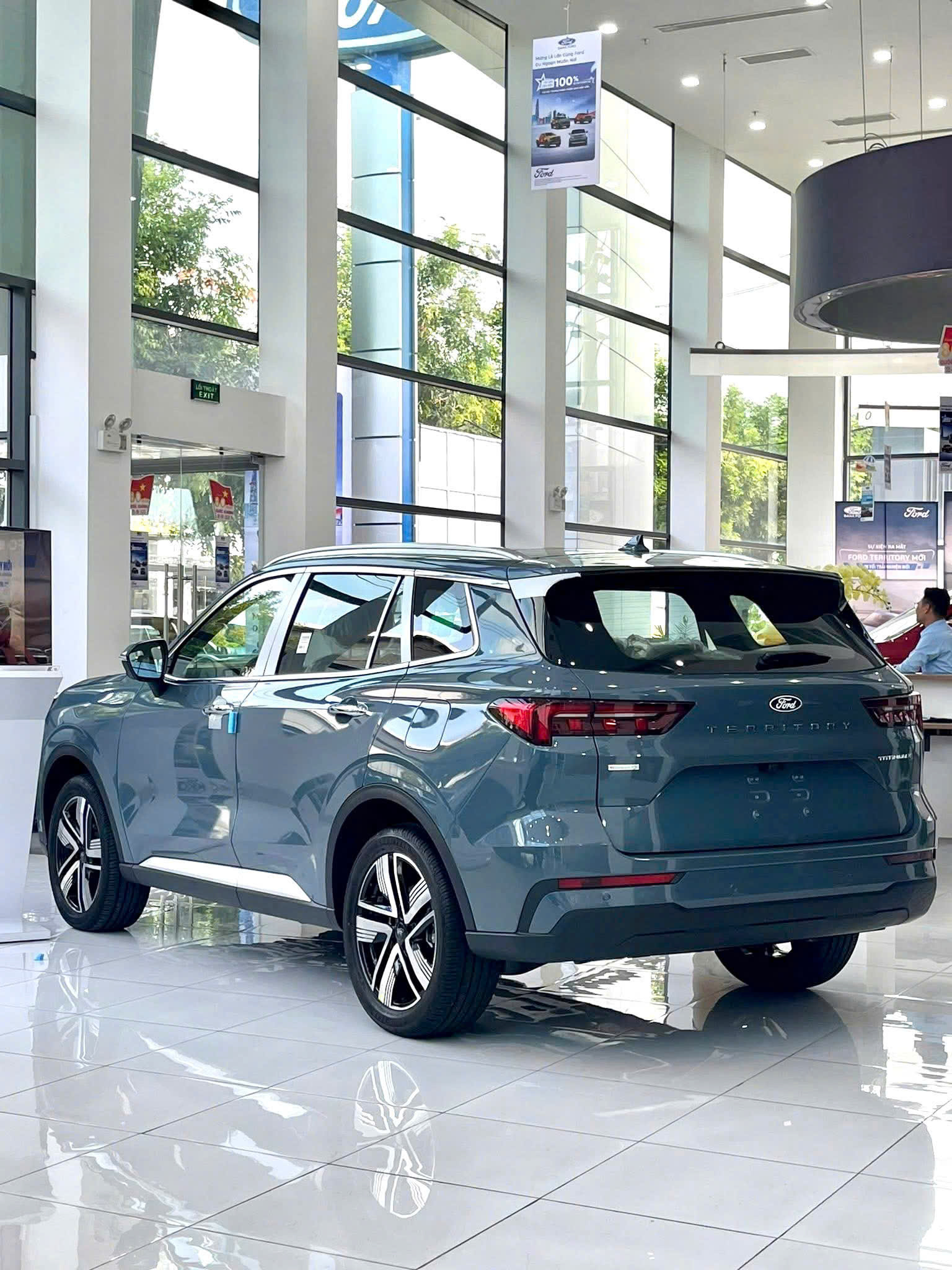 đuôi xe ford territory màu xanh