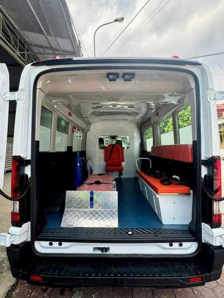 Khoang Cứu Thương xe Ford Transit